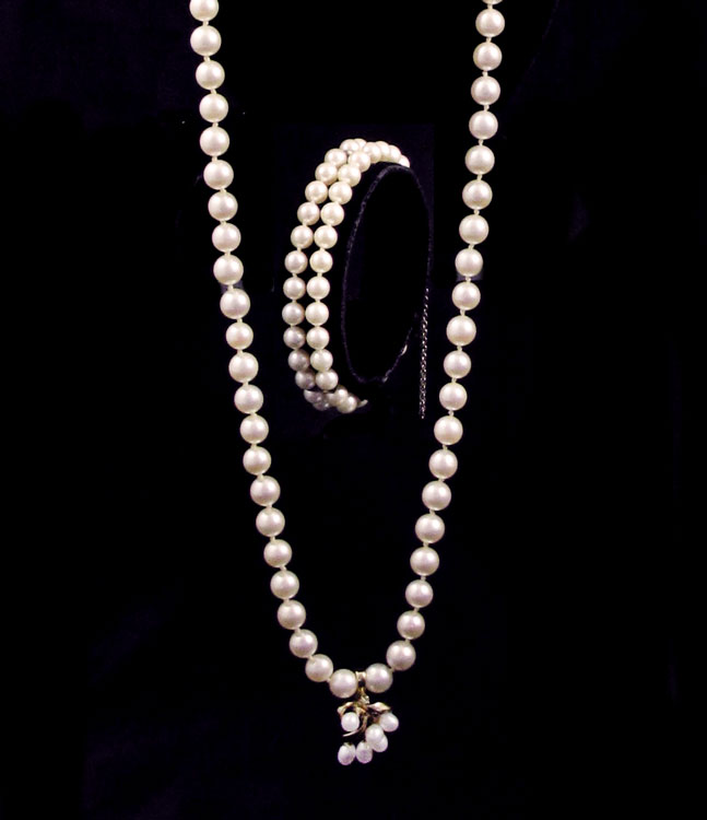 MIKIMOTO PEARL NECKLACE AND BRACELET: