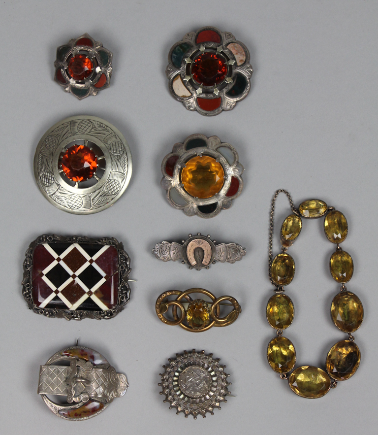 GROUP OF ANTIQUE AND VINTAGE JEWELRY 1471ef