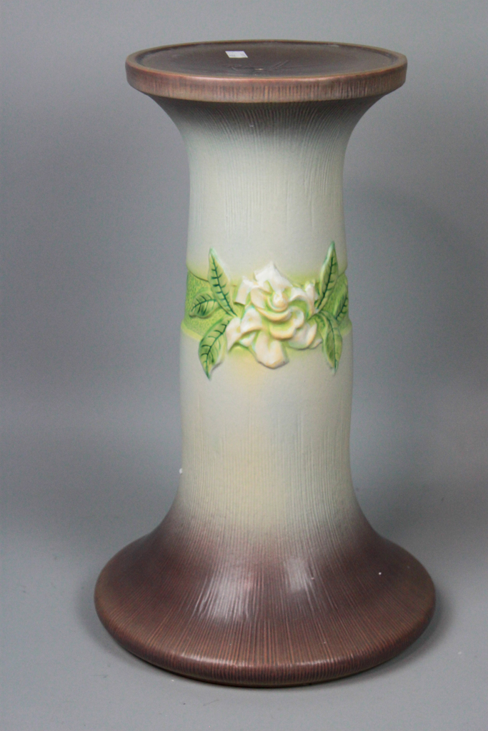 ROSEVILLE POTTERY GREY GARDENIA