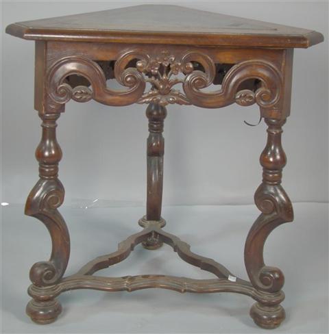 WILLIAM AND MARY STYLE WALNUT TABLE