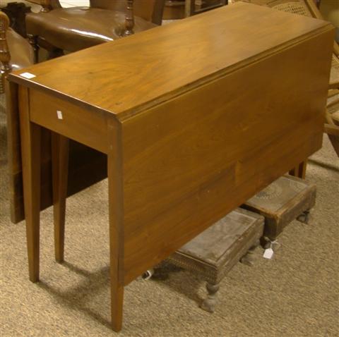 AMERICAN DROP LEAF TABLE closed