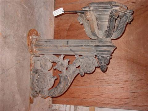 MASSIVE CAST IRON BRACKET LIGHT