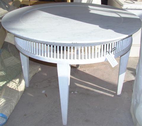 ANTIQUE WHITE PAINTED ROUND TABLE WITH