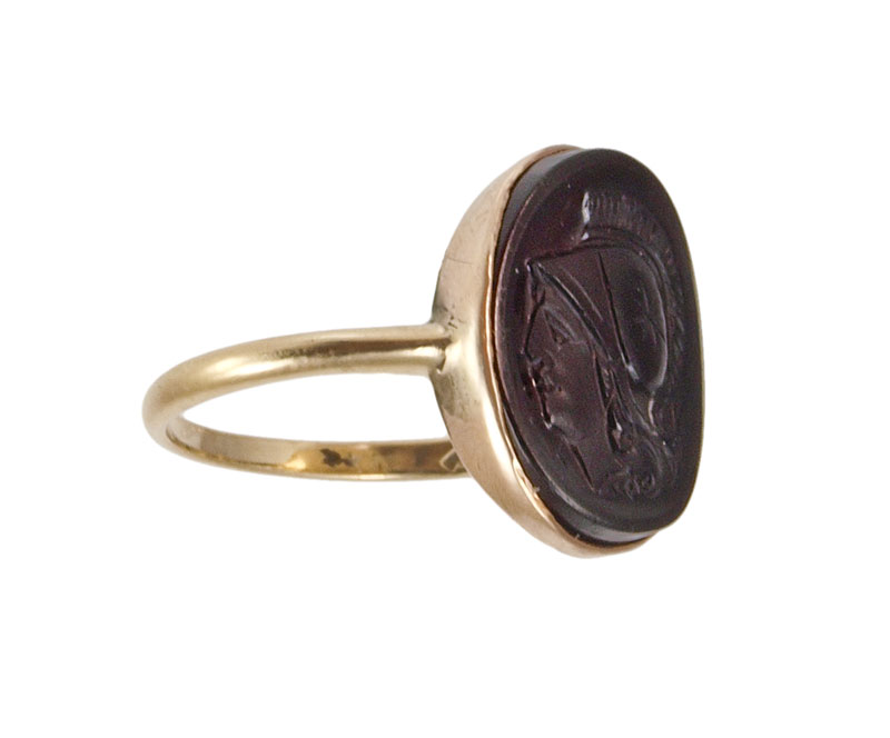 14K ANTIQUE JET CAMEO RING: 14K