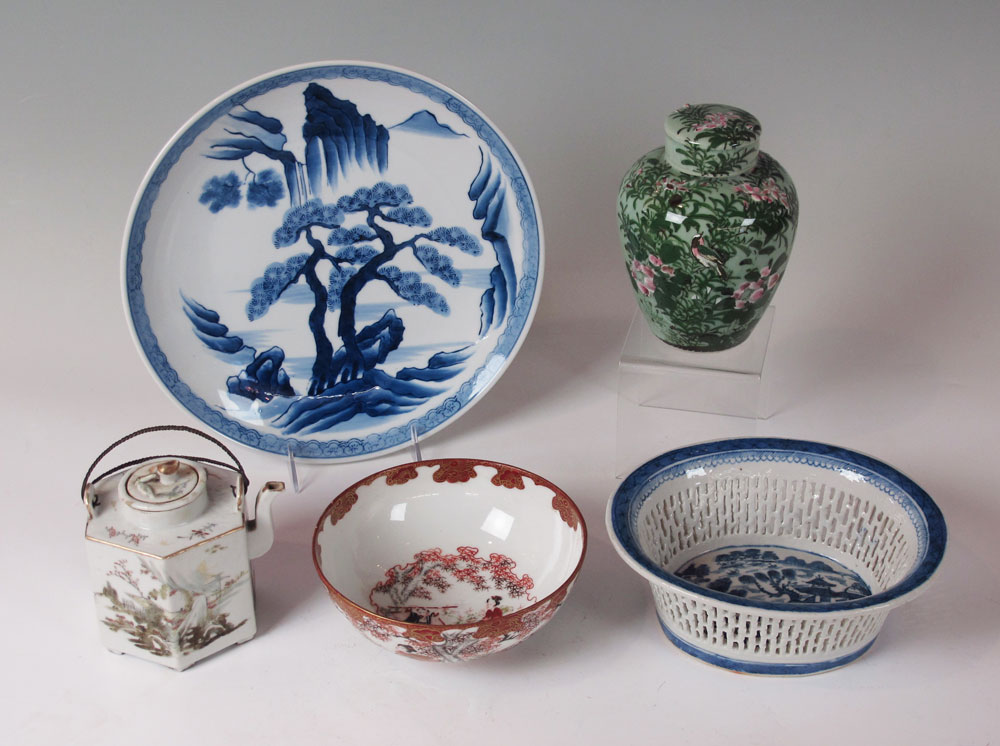 5 PIECE GROUP OF CHINESE CERAMICS AND