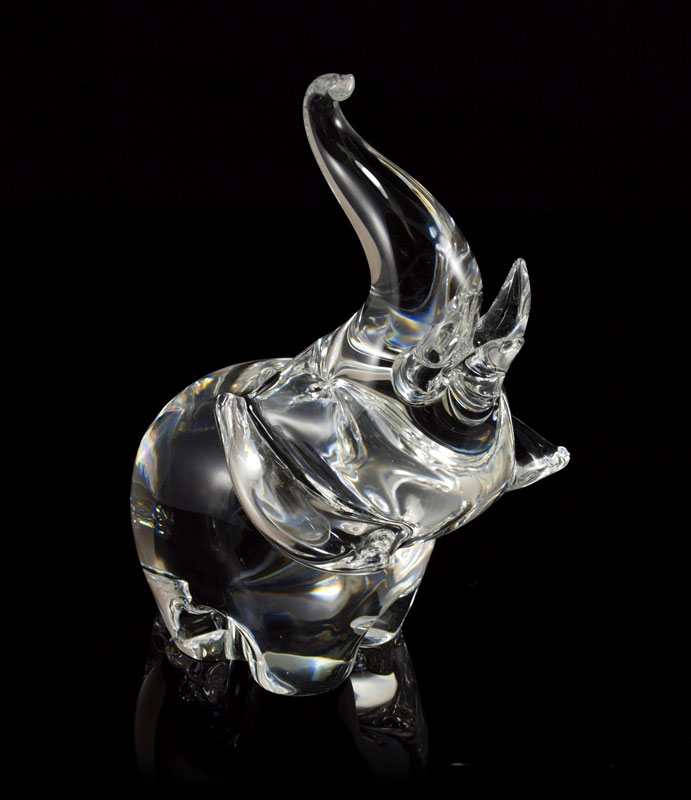 STEUBEN CRYSTAL ELEPHANT 7 1/2 signed.