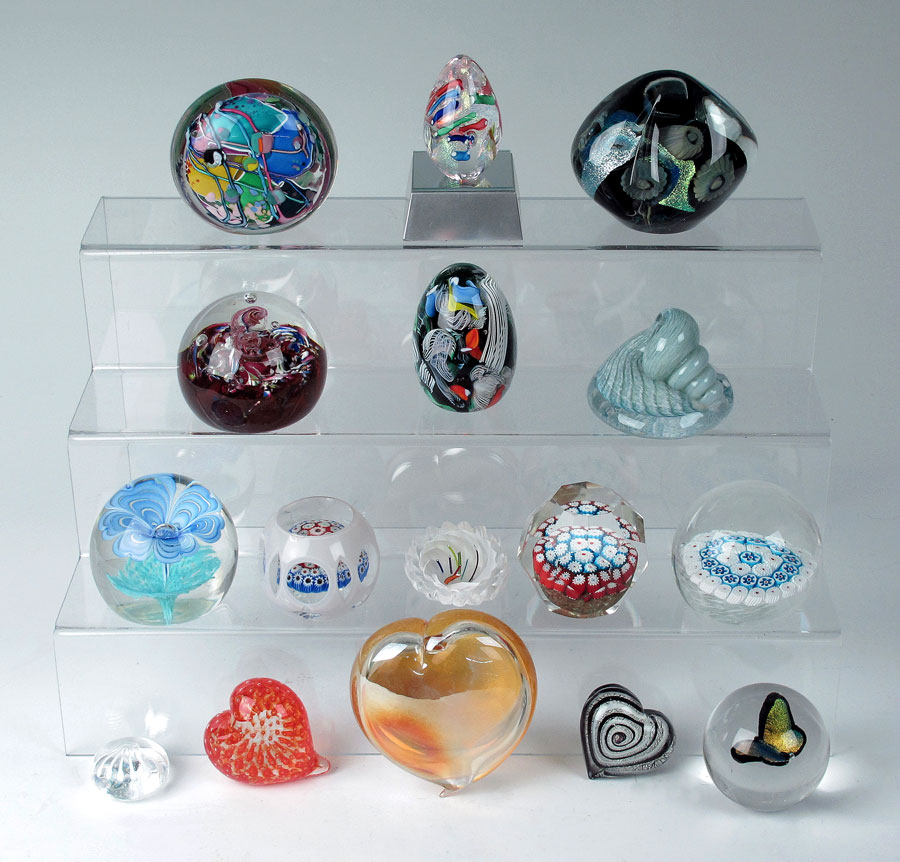 LARGE COLLECTION OF ART GLASS PAPERWEIGHTS: