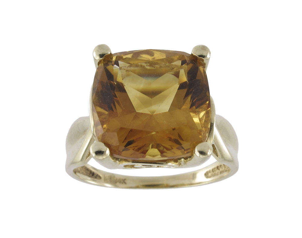 8 CT CITRINE RING: 14K yellow gold