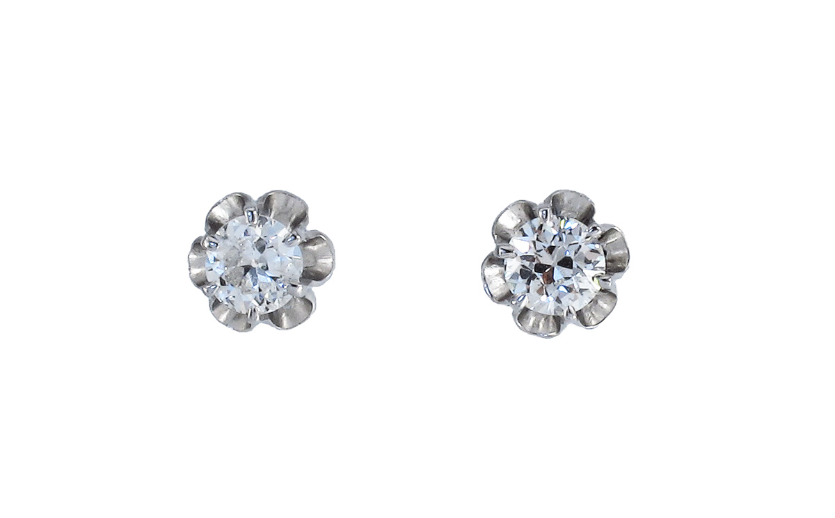 1 04 CT DIAMOND STUD EARRINGS  14562c