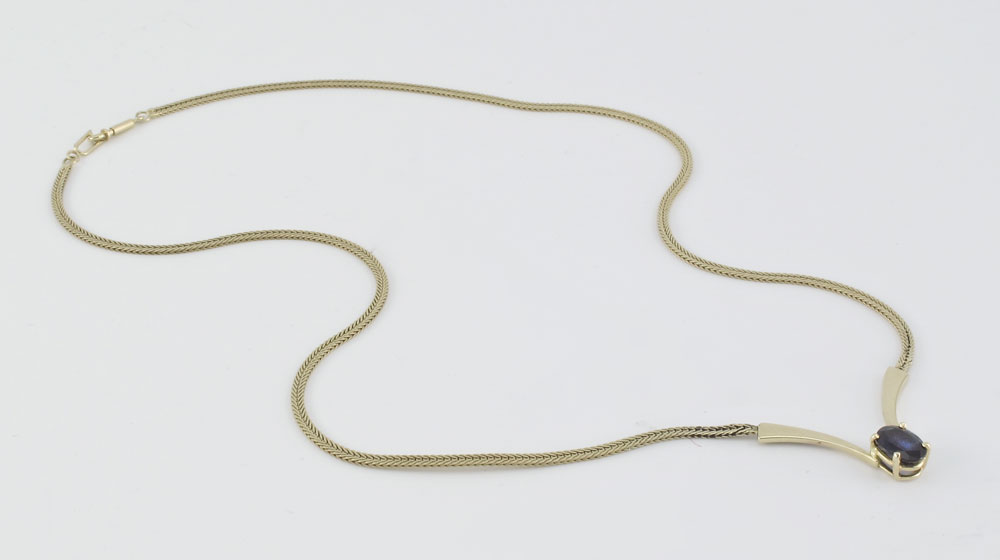 14K SAPPHIRE NECKLACE: 14K yellow