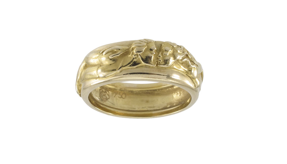 18K GOLD BAND WITH NUDE FIGURES: