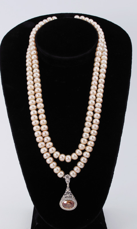 PEARL NECKLACE WITH STERLING PENDANT: