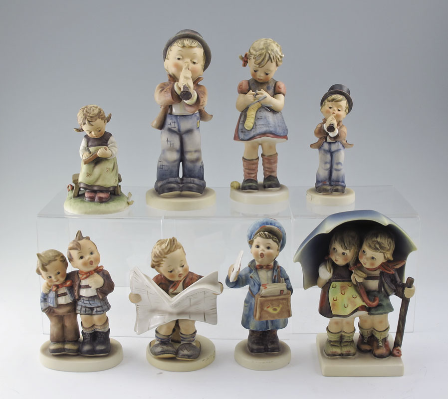 ESTATE LOT OF 8 HUMMEL FIGURINES  1456e3