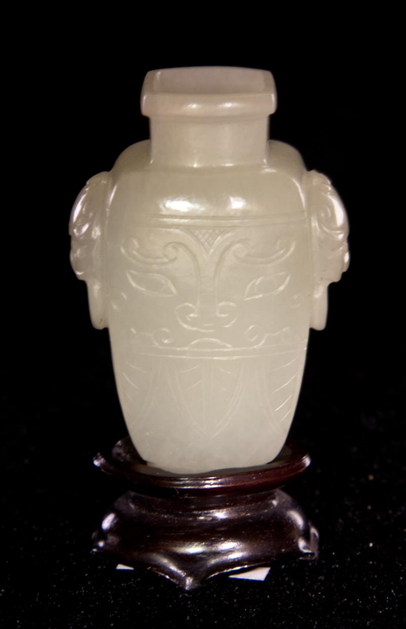 CHINESE WHITE JADE MINIATURE VASE 14571d