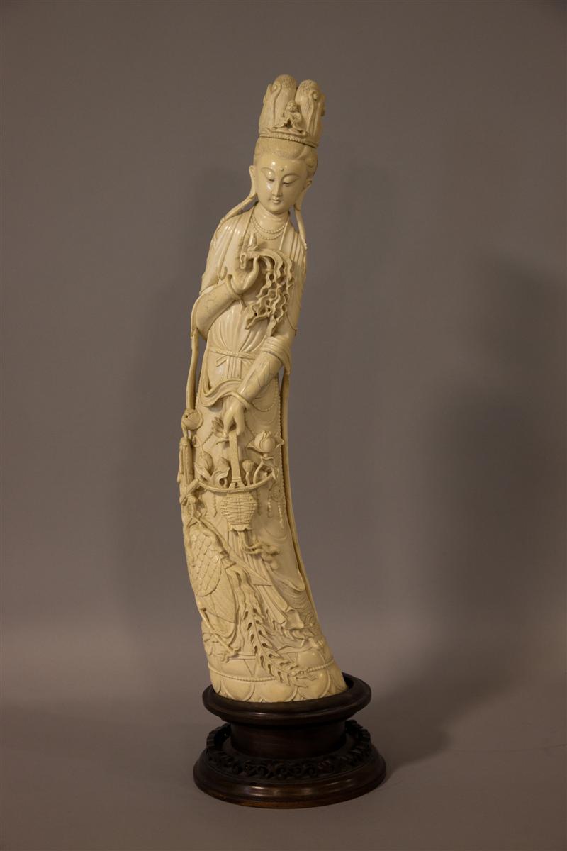 CHINESE IVORY TUSK FIGURE OF GUANYIN 14572d