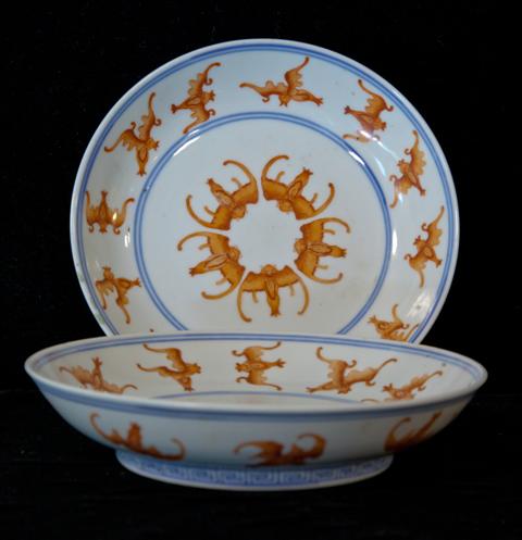 PAIR OF CHINESE SAUCER DISHES Guangxu 14573b