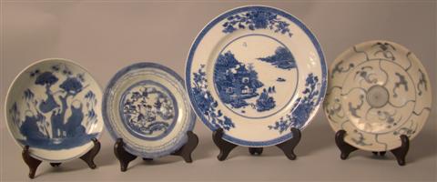 FOUR ASIAN BLUE AND WHITE DISHES various