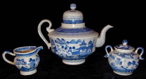 CHINESE BLUE AND WHITE MINIATURE 145757