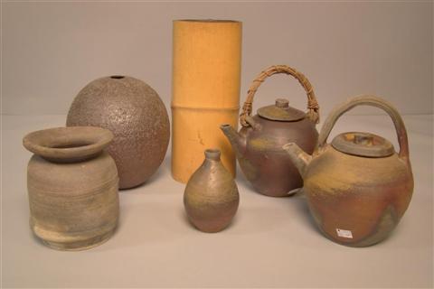 GROUP OF CONTEMPORARY POTTERY including