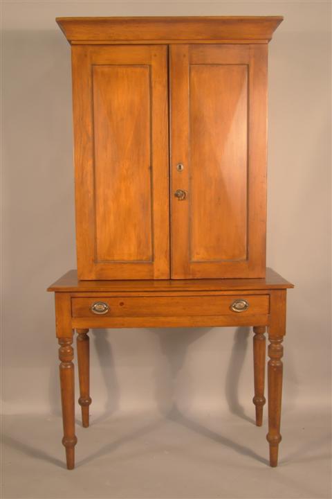 FEDERAL STYLE CHERRYWOOD CABINET ON