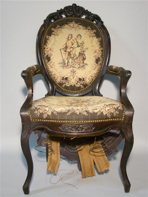 VICTORIAN WALNUT TAPESTRY UPHOLSTERED