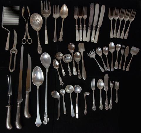 GROUP OF SILVER AND PLATE FLATWARE AND