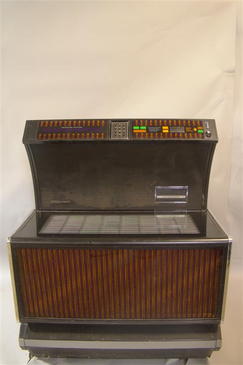 VINTAGE SEEBURG MODEL USC2 JUKE BOX