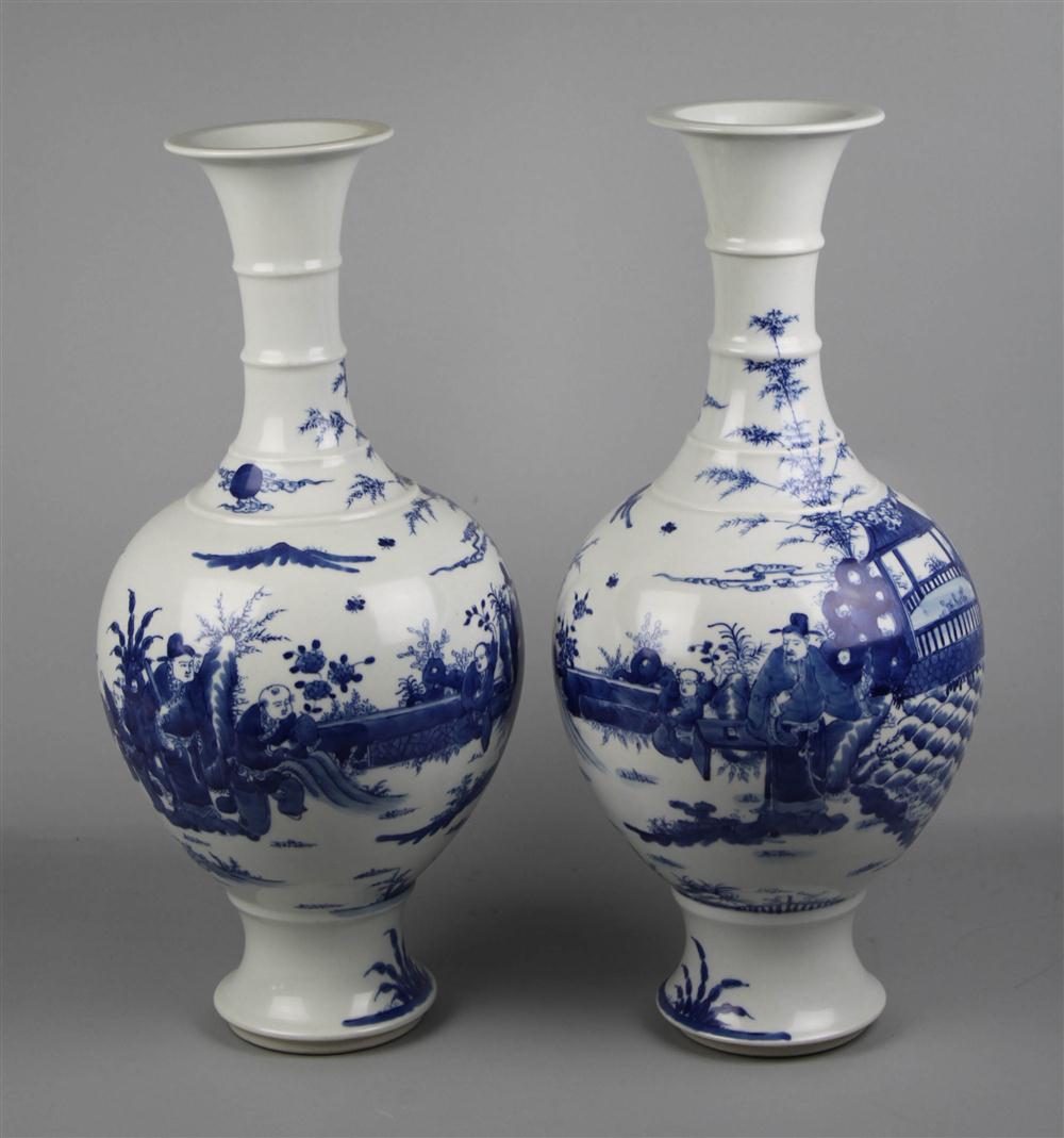 A PAIR OF CHINESE BLUE AND WHITE 14594b