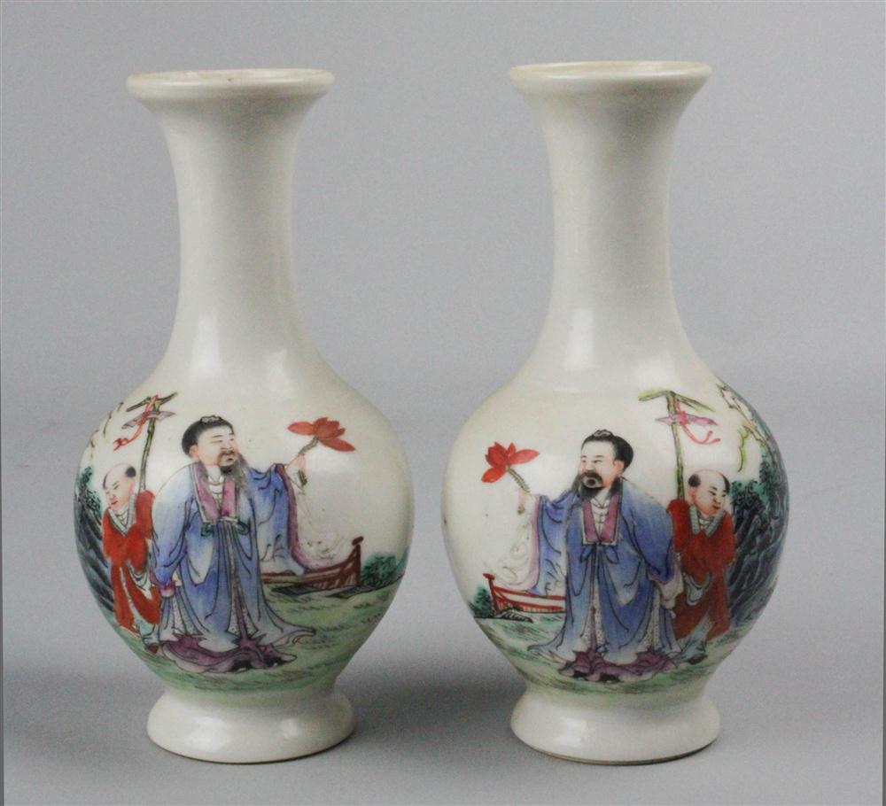 PAIR OF CHINESE SMALL FAMILLE ROSE