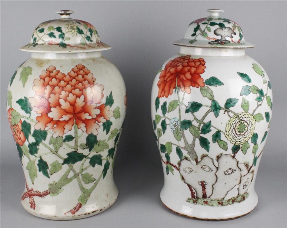 PAIR OF CHINESE FAMILLE ROSE SHAPED 14594e