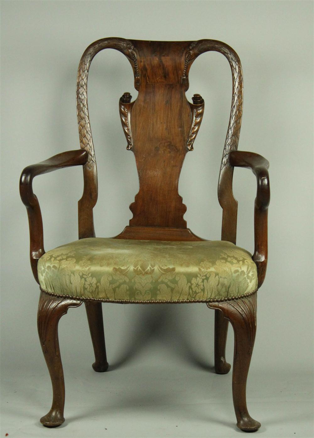 QUEEN ANNE WALNUT ARM CHAIR MID 1459e6