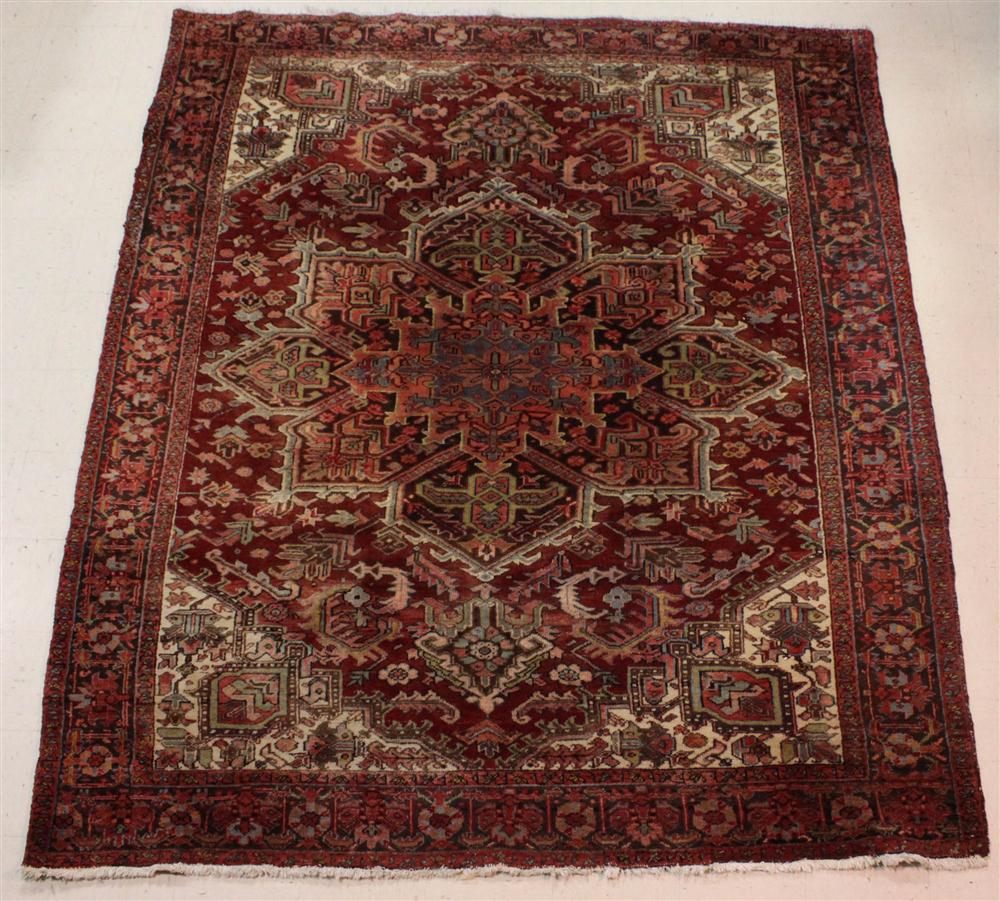 PERSIAN HERIZ RUG with traditional 145a35