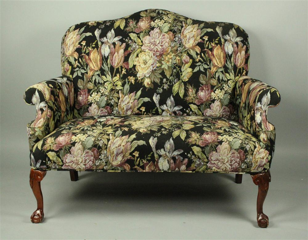CHIPPENDALE STYLE UPHOLSTERED SETTEE