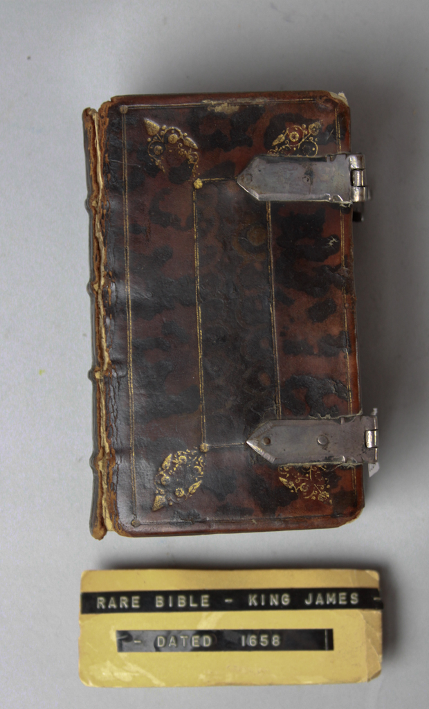 MINIATURE KING JAMES BIBLE CIRCA 148275