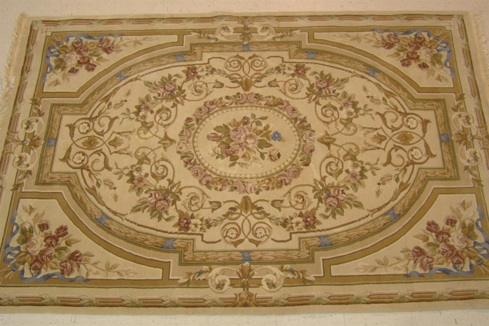 PAKISTAN MAHAL WOOL RUG with light