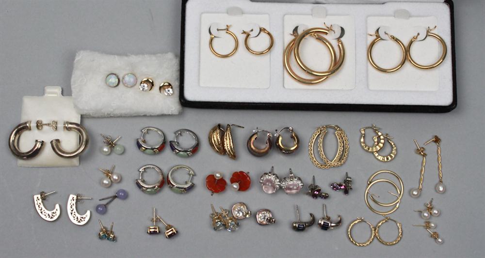 GROUP OF TWENTY-NINE PAIRS OF EARRINGS