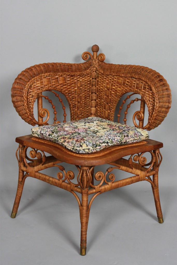 CONTEMPORARY CORNER WICKER CHAIR