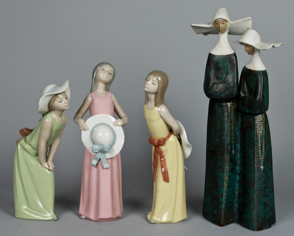 FIVE LLADRO FIGURES Including two 148382