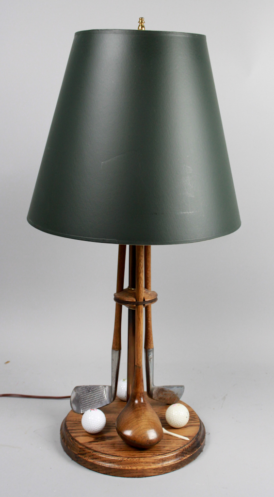 GOLFER'S TABLE LAMP The circular