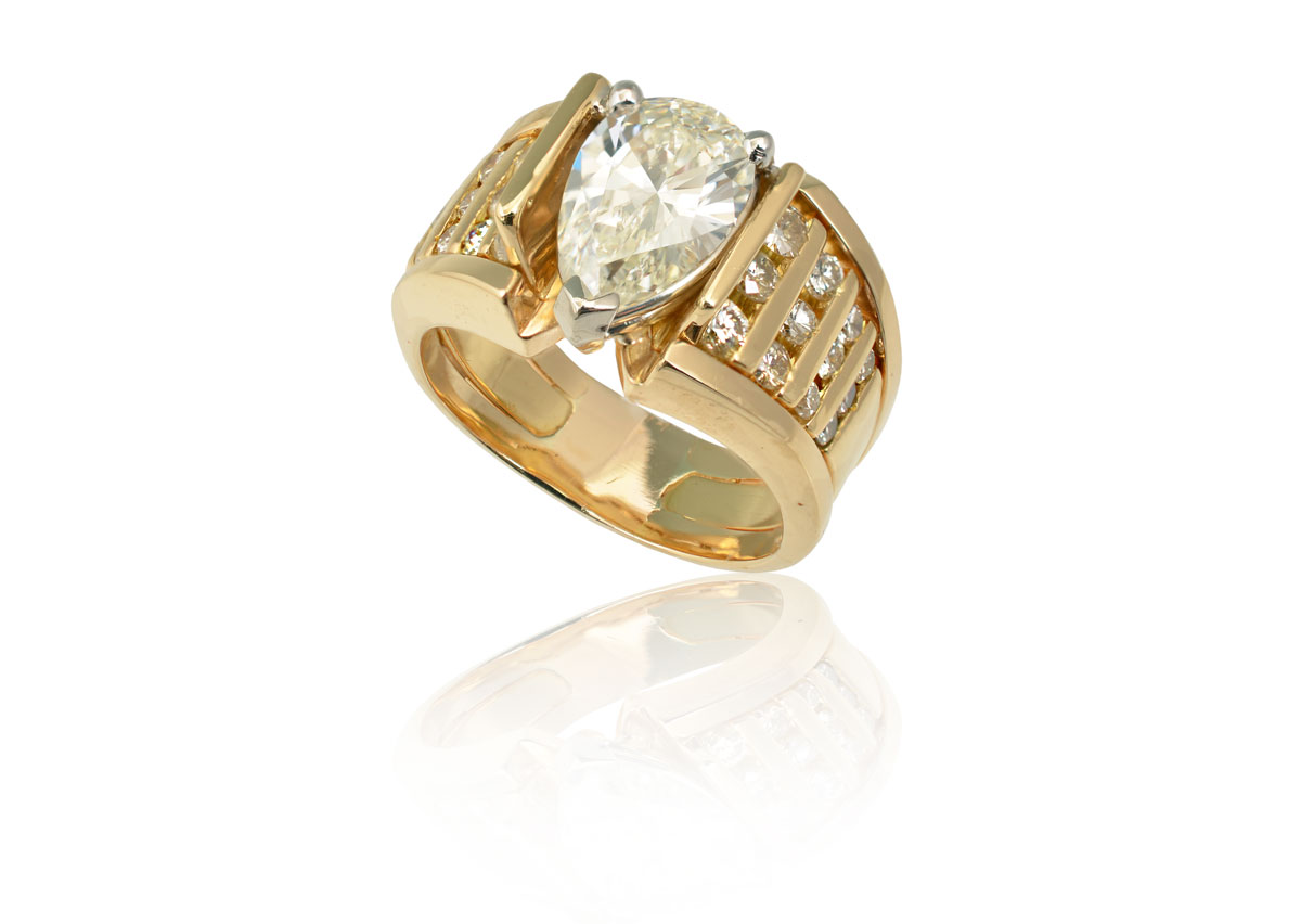 2 12 CT PEAR SHAPED DIAMOND RING  1483e3