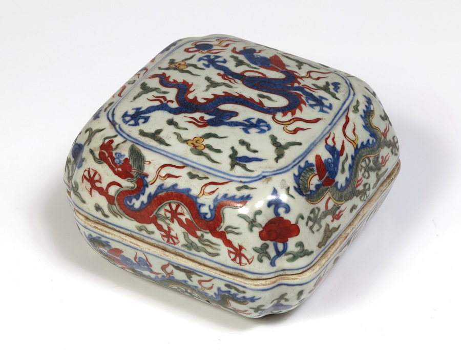 CHINESE POLYCHROME CERAMIC COVERED