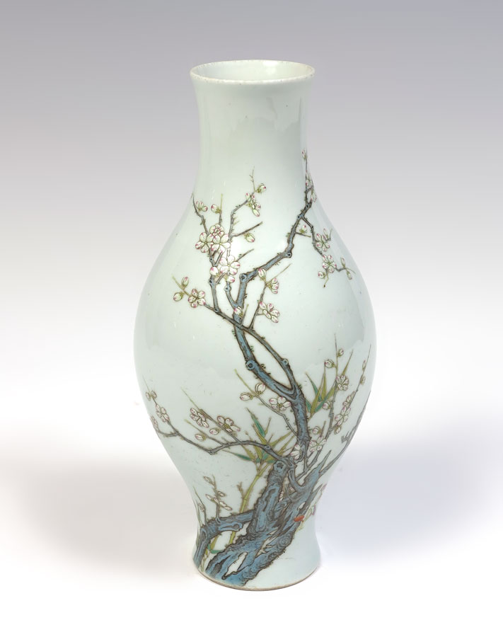 CHINESE PORCELAIN VASE Olive shaped 148513