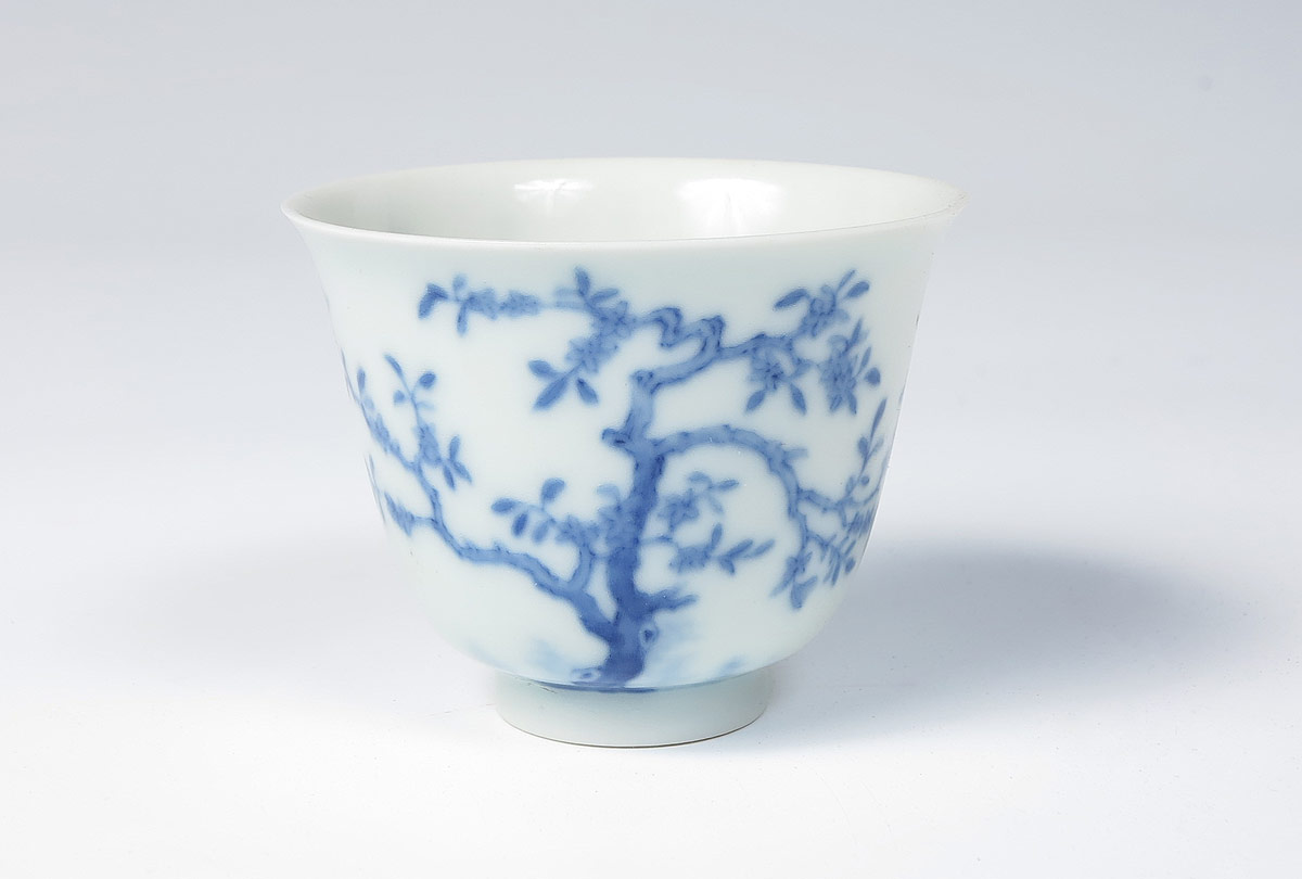 CHINESE PORCELAIN WINE CUP: Image
