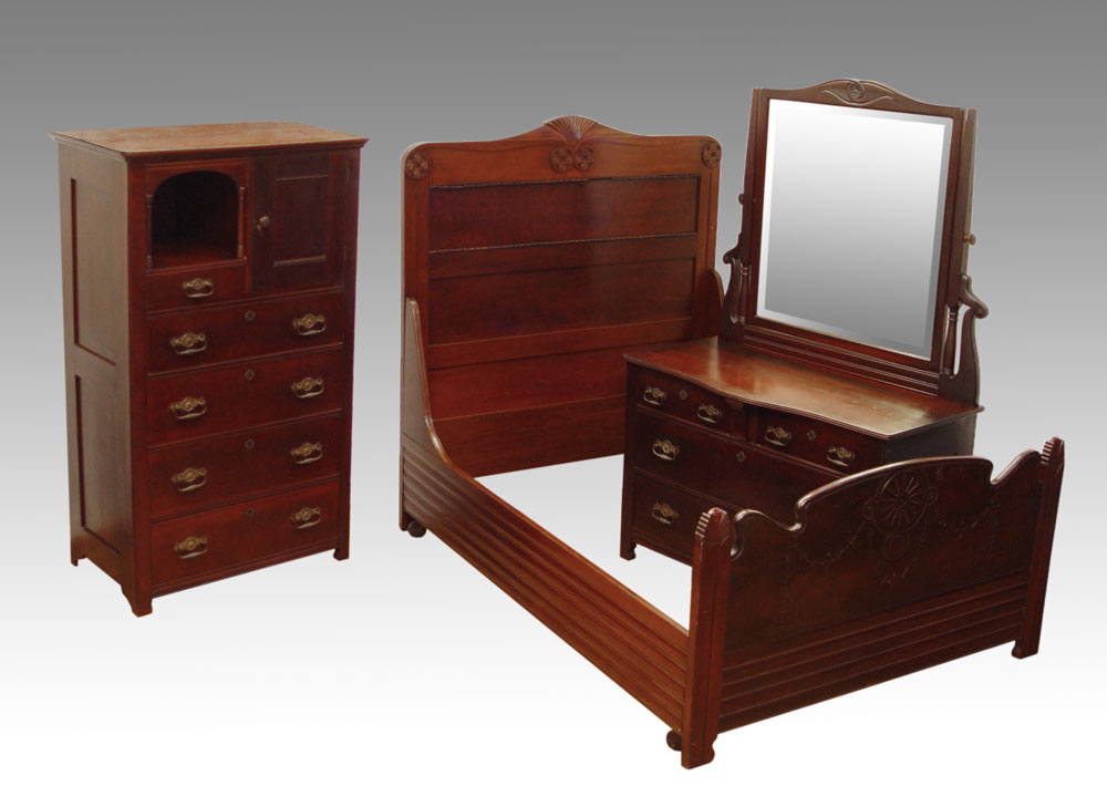 LATER VICTORIAN FINE MAHOGANY BEDROOM 148578