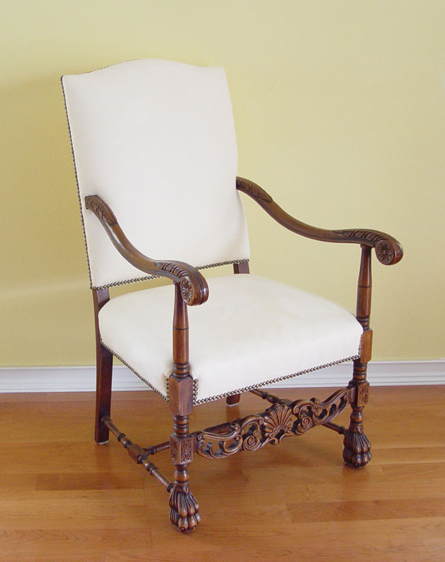 SPANISH STYLE CLAW FOOT ARM CHAIR  14860e