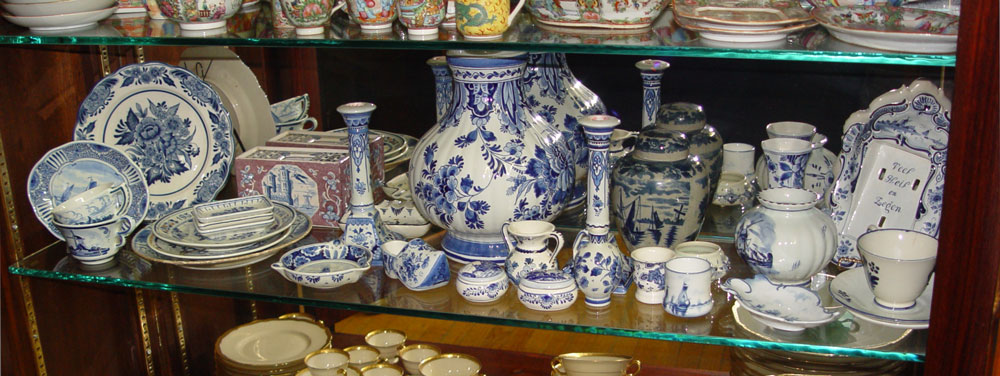 COLLECTION OF BLUE DECORATED DELFT 14866f
