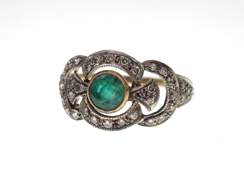 ANTIQUE STYLE EMERALD AND DIAMOND 14873d