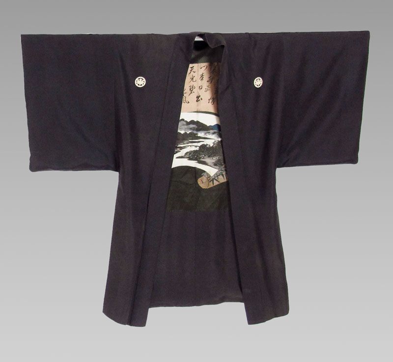 JAPANESE BLACK SILK KIMONO: Jacket having