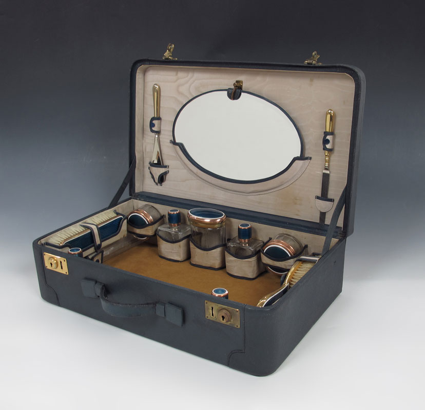 GERMAN ENAMELED VANITY SET IN CASE  148852