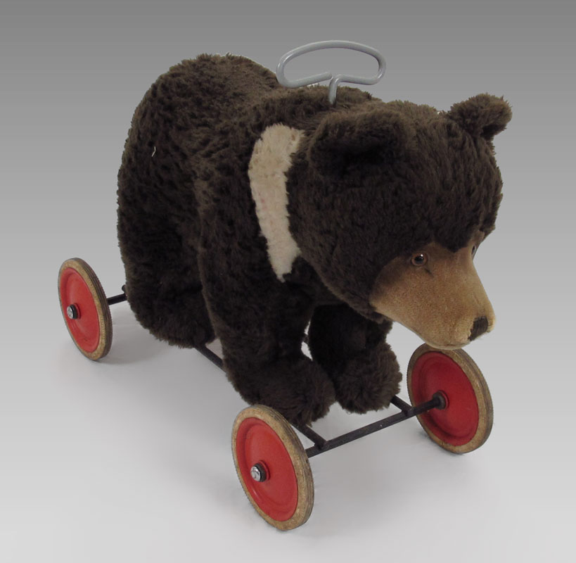 STEIFF RIDE ON BEAR CUB: 1950s button